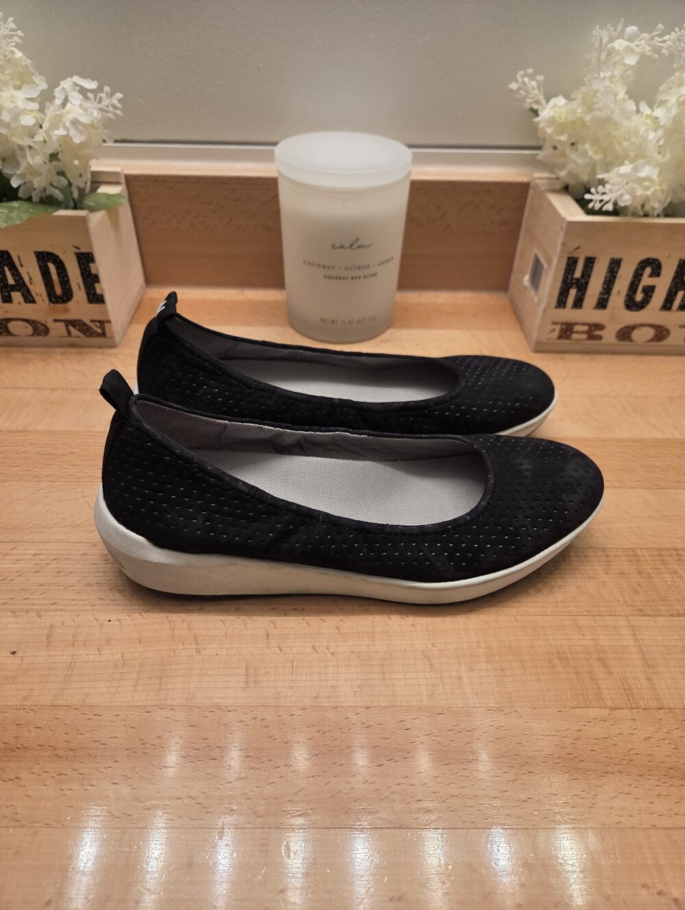Naturalizer Women's Philippa Slip-on Flats Black Perforated Suede Sz 8.5